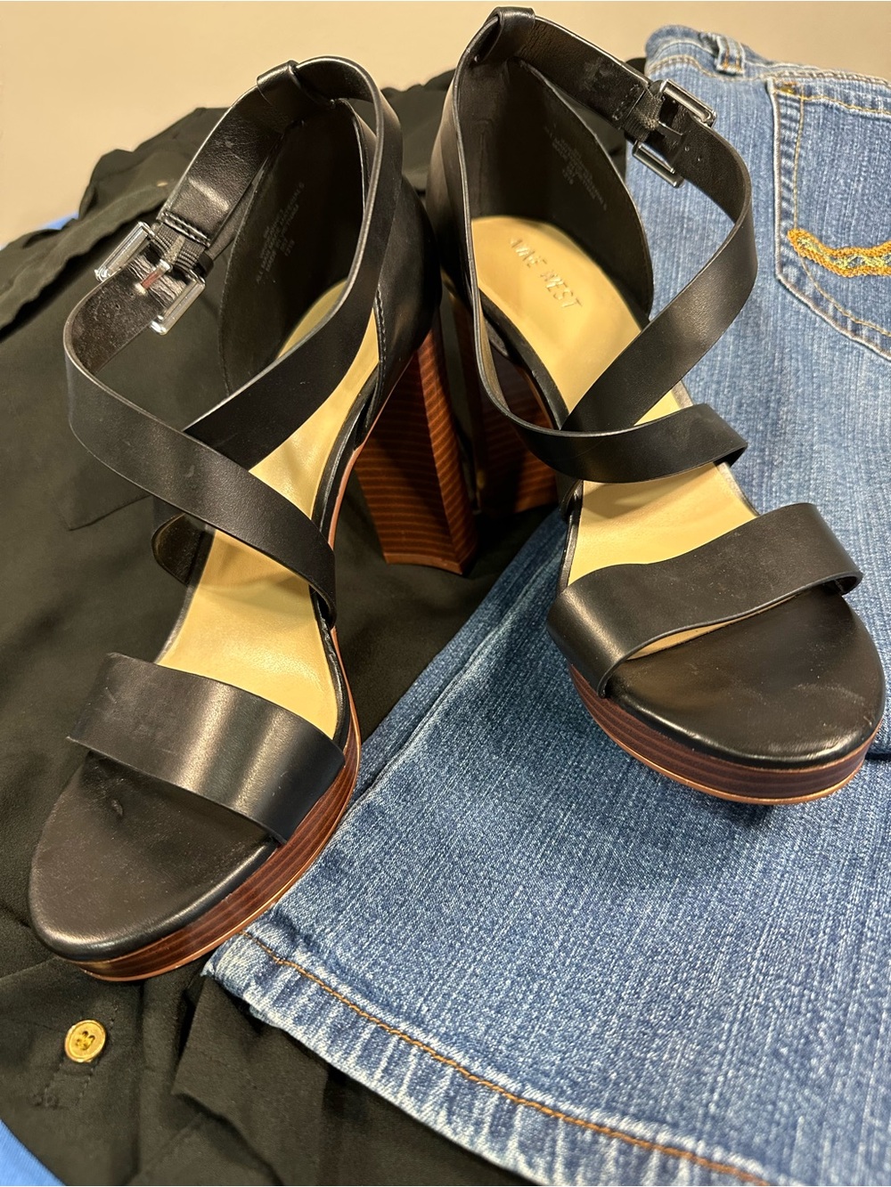 Nine West Deanne Strappy Platform Block Heel Sandals Black EUC Size 9